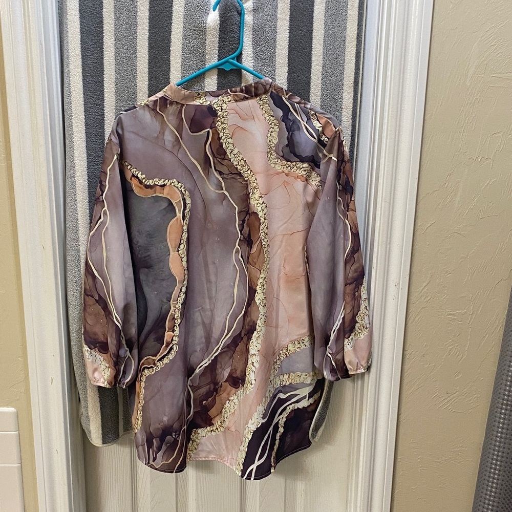 Abstract Patterned Button-Up Blouse - Picture 3 of 4